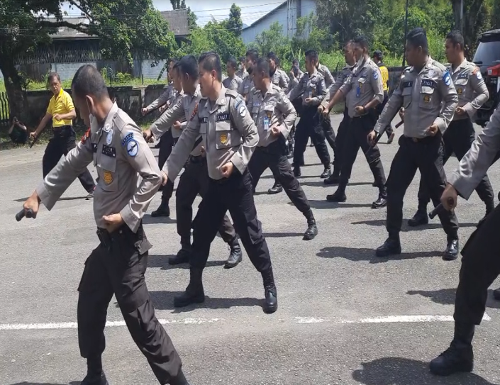 Dril Tongkat Polri